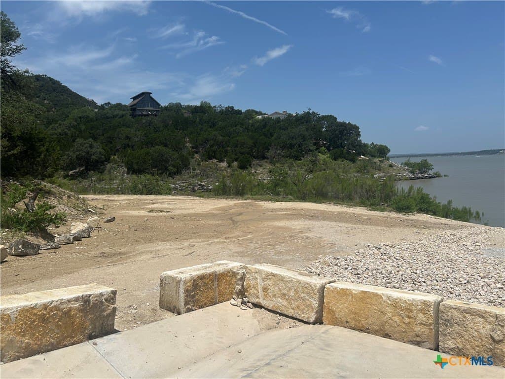 0.94 acres in Comal County - photo 7