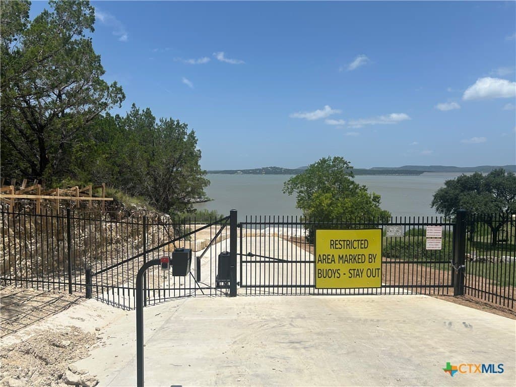0.94 acres in Comal County - photo 8