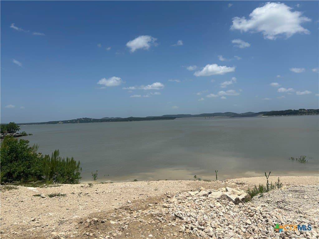 0.94 acres in Comal County - photo 10