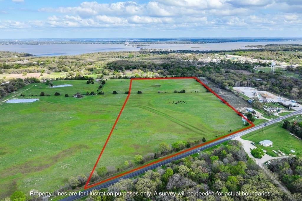 30.68 acres in Henderson County