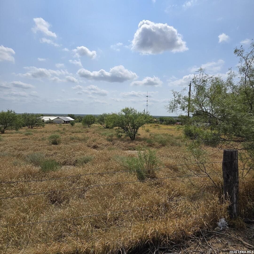 1.22 acres in Maverick County - photo 2