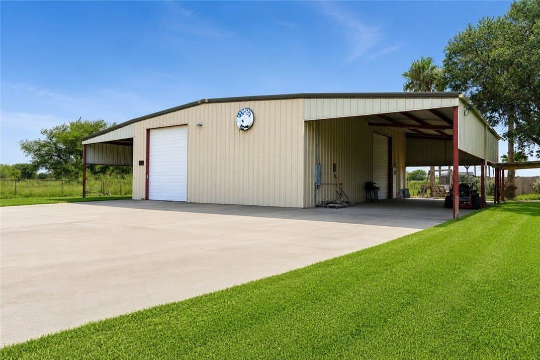 99,230 acres in Nueces County - photo 2