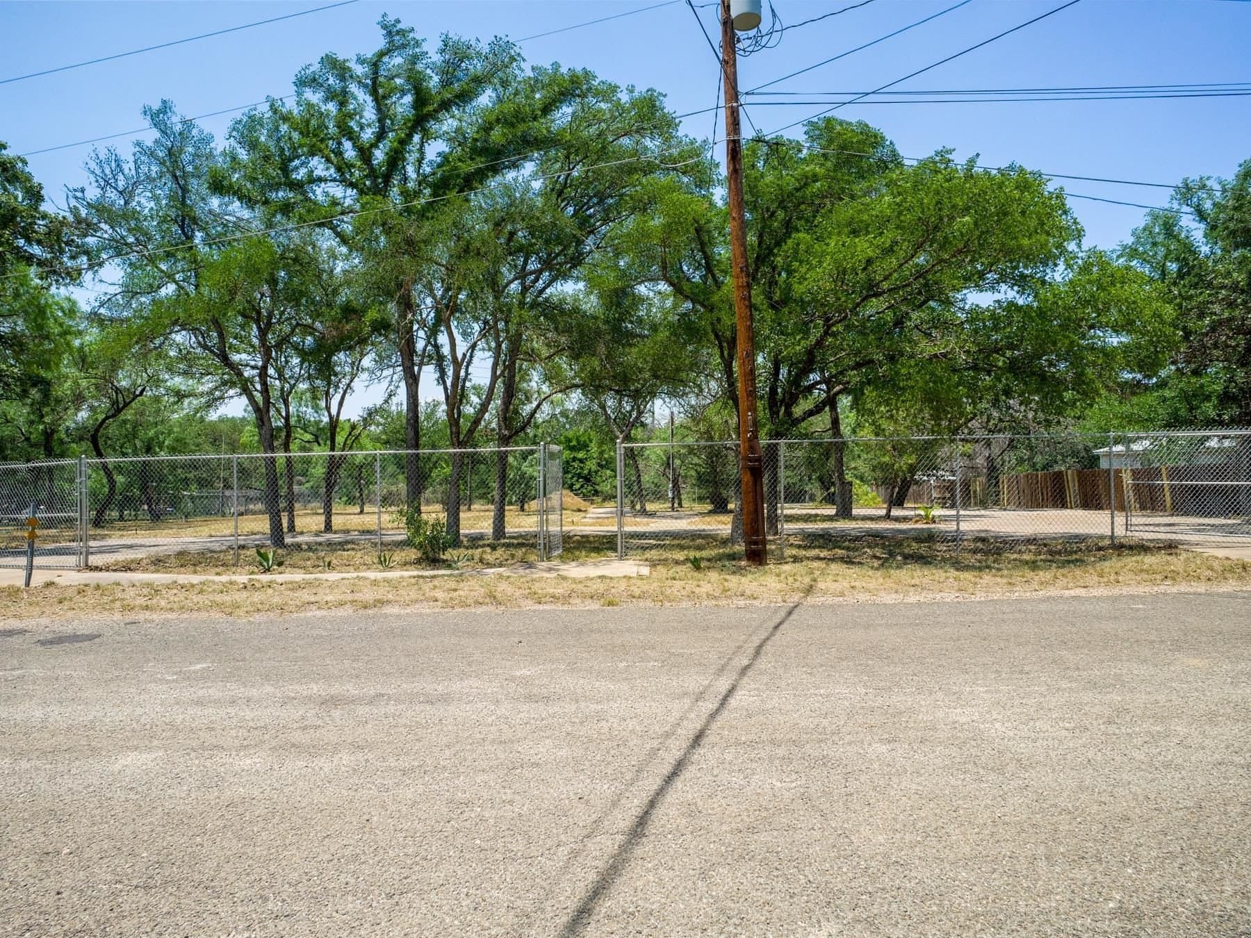 0.85 acres in Burnet County gallery image 3