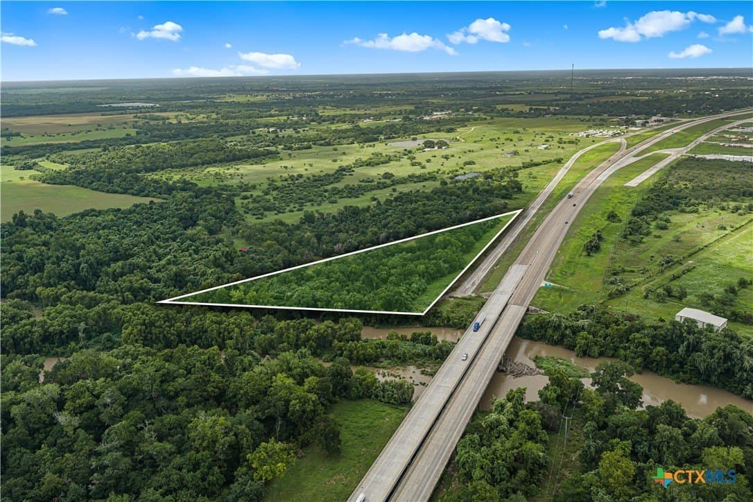5.09 acres in Victoria County - photo 9
