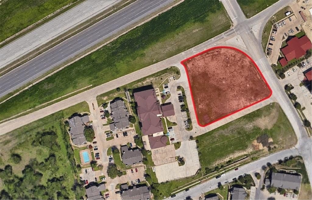 1.38 acres in Tarrant County gallery image 4