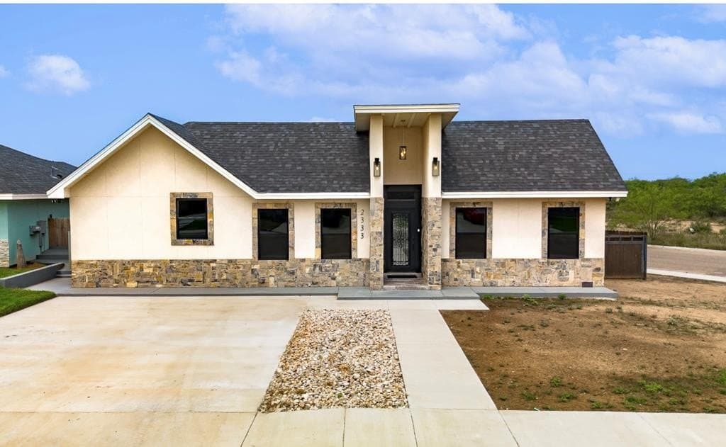 6,940.4 acres in Maverick County