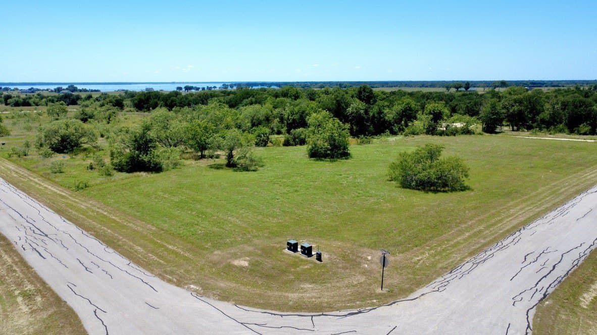 1.25 acres in Navarro County - photo 4