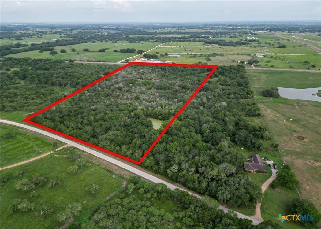 24 acres in Lavaca County