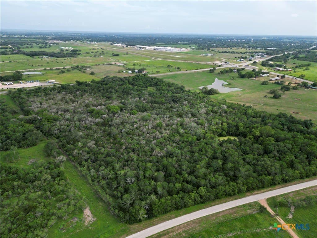 24 acres in Lavaca County gallery image 2