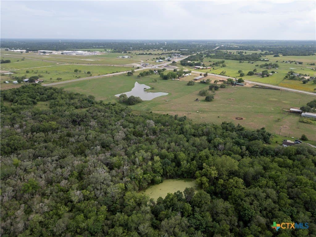 24 acres in Lavaca County gallery image 3