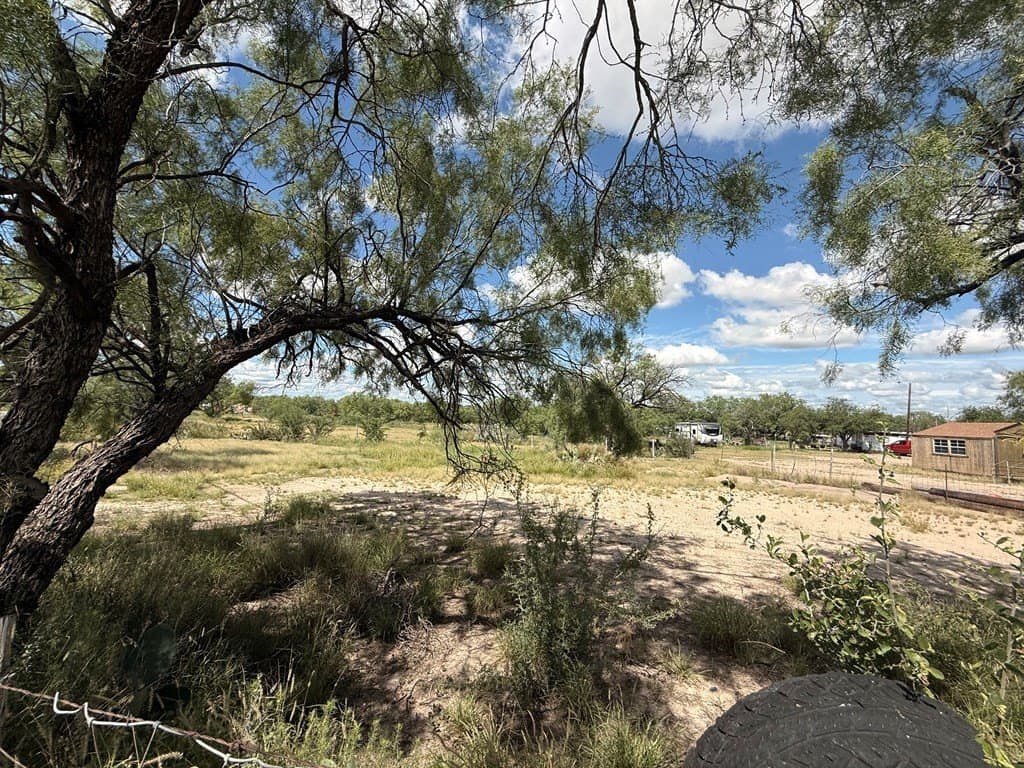 1.6 acres in Maverick County gallery image 4