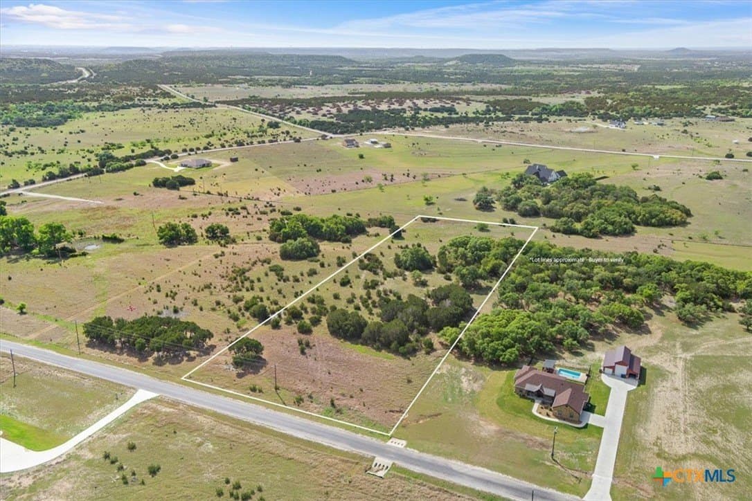 5.01 acres in Lampasas County