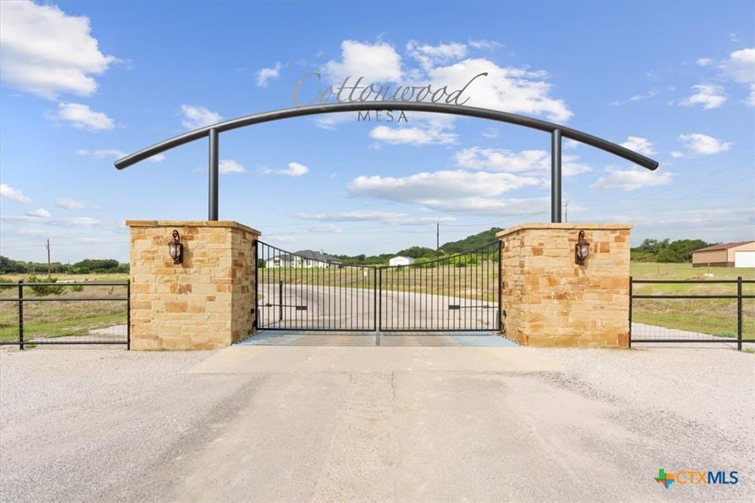 5.01 acres in Lampasas County gallery image 2