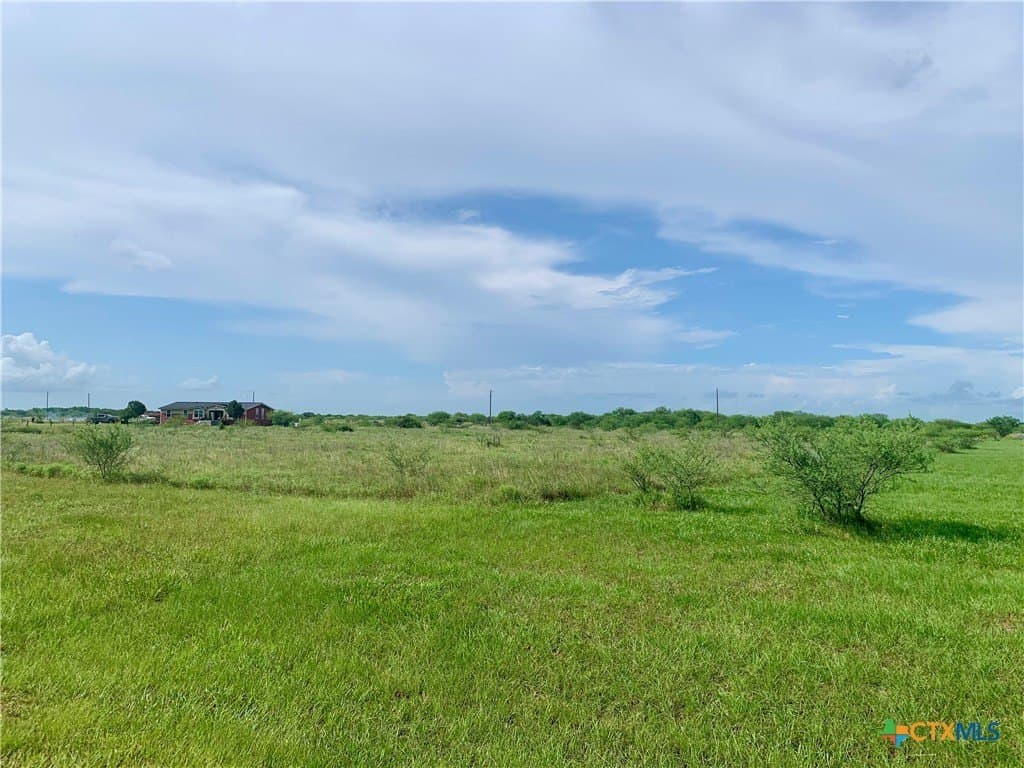 5.04 acres in Victoria County gallery image 2