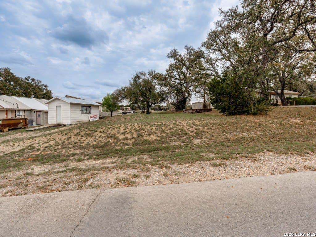 0.33 acres in Comal County - photo 3