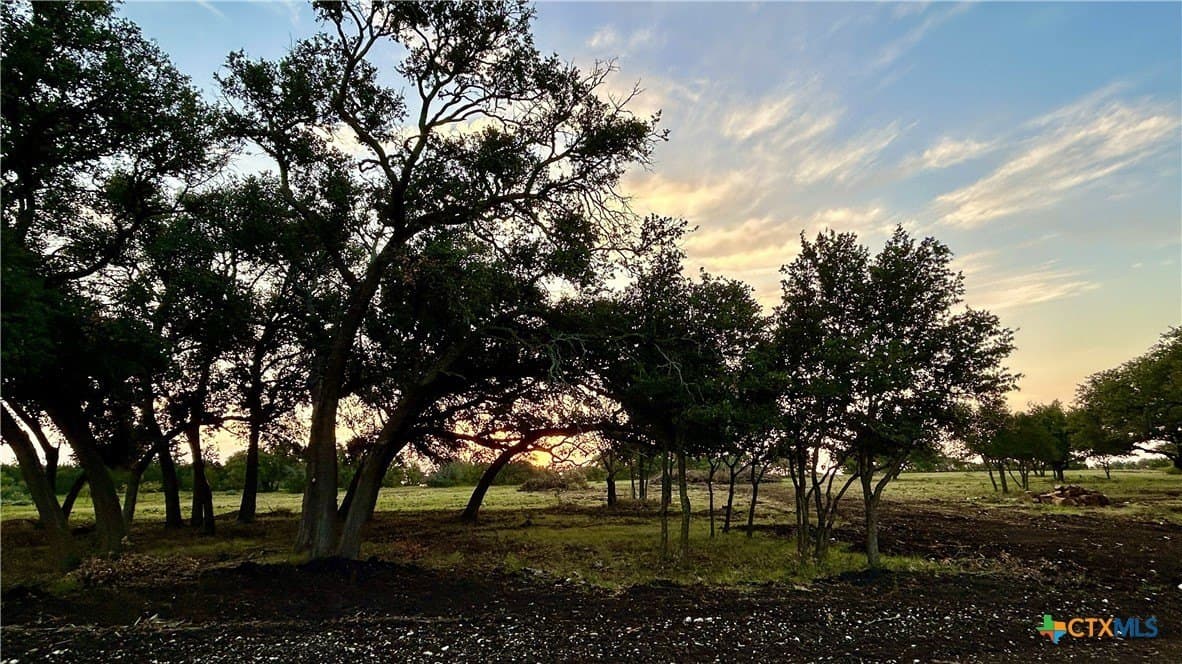 10.01 acres in Lampasas County