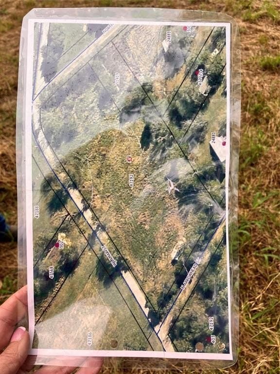 1.69 acres in Navarro County