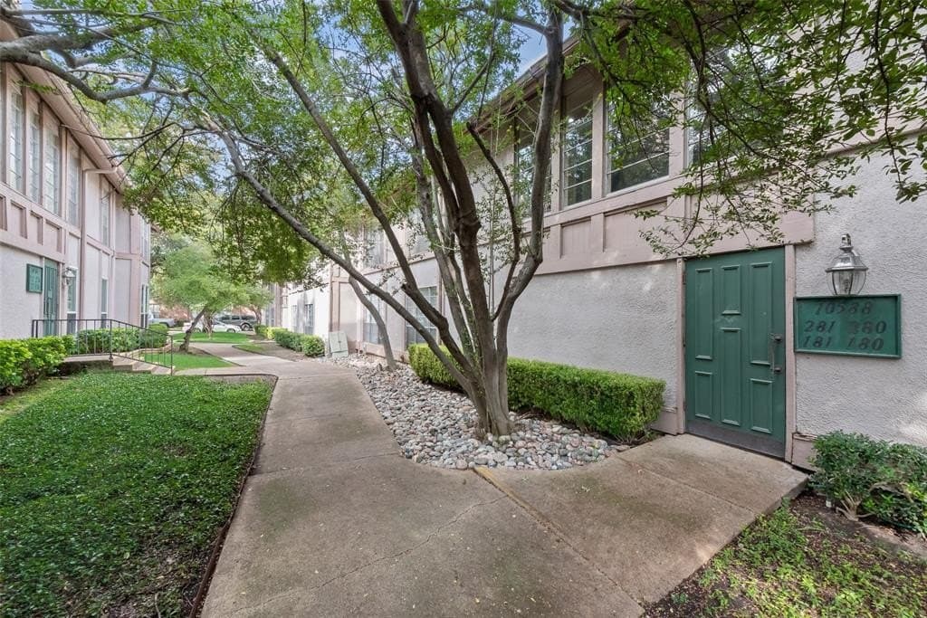 10.4 acres in Dallas County gallery image 3