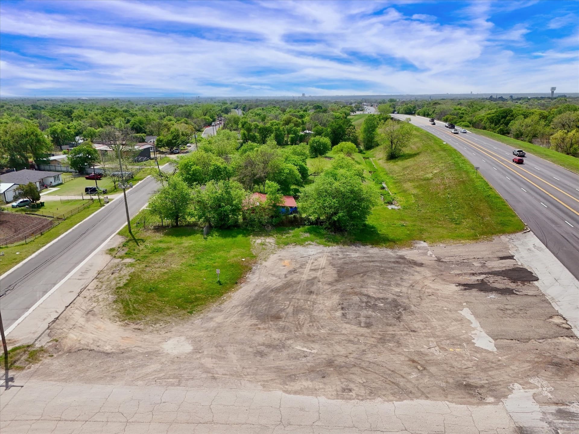 2.05 acres in McLennan County gallery image 3