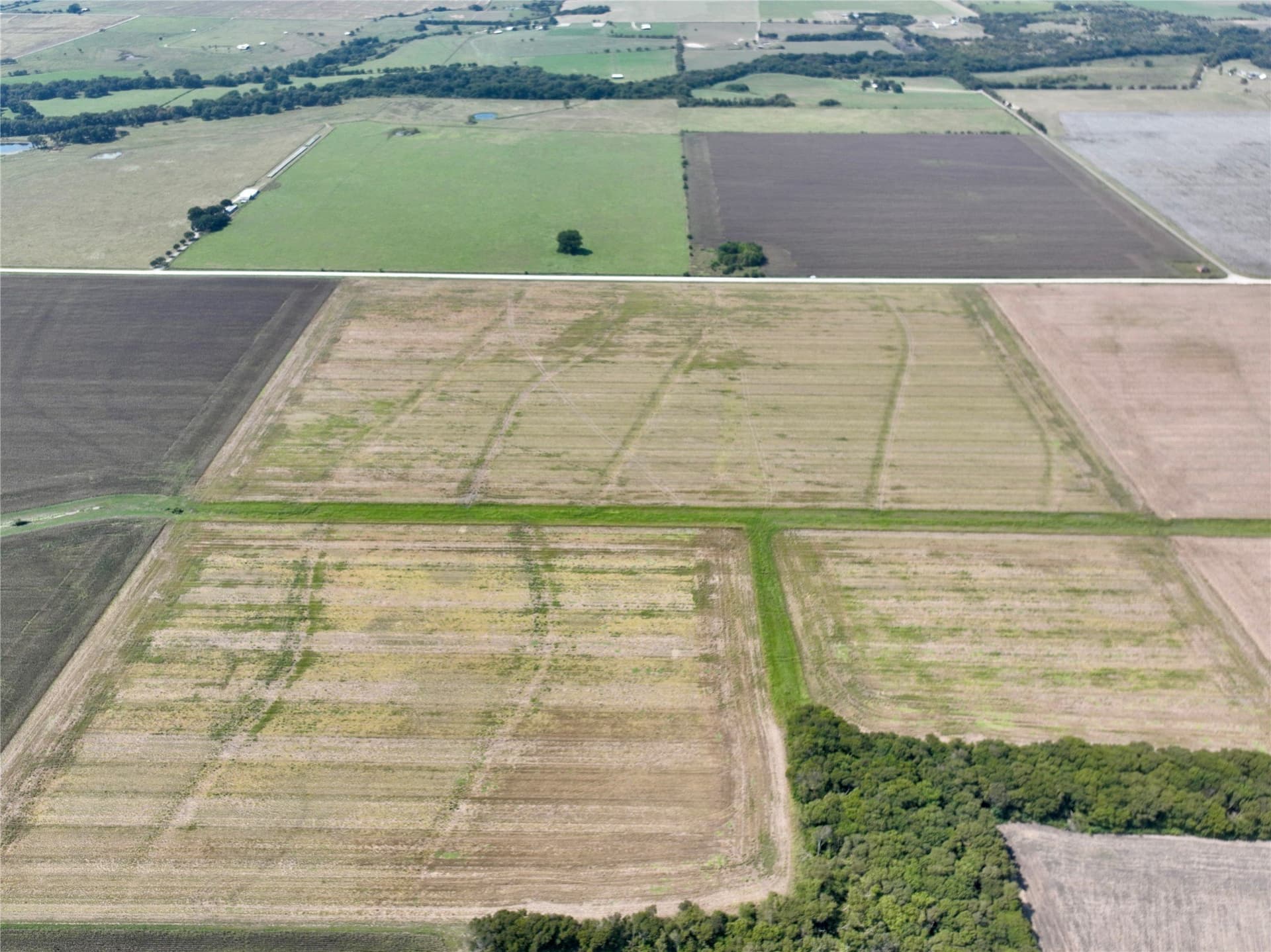 104.88 acres in Ellis County - photo 9