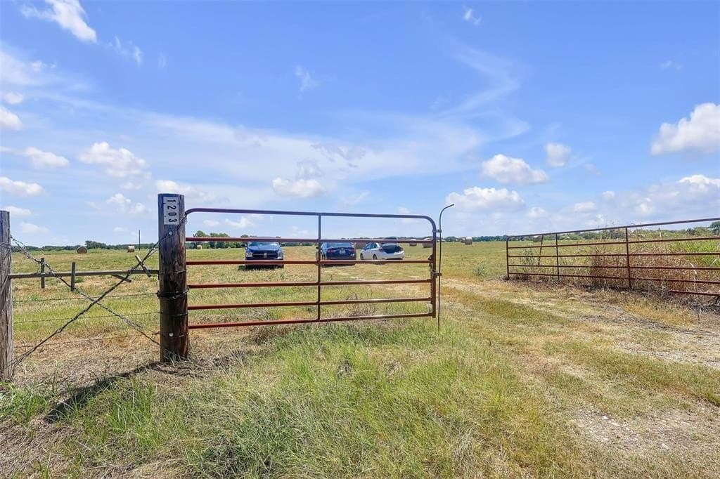 106.96 acres in Hopkins County