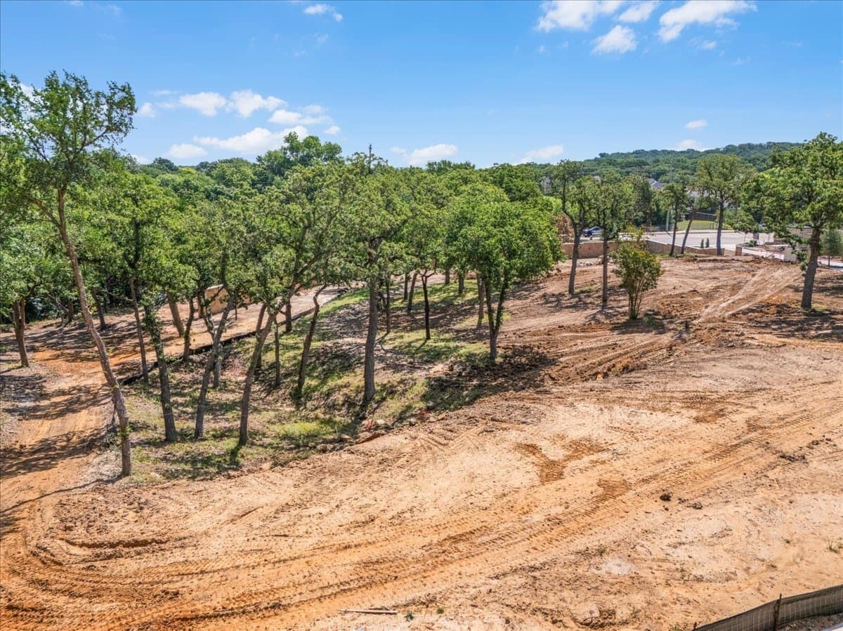 1.1 acres in Tarrant County gallery image 2