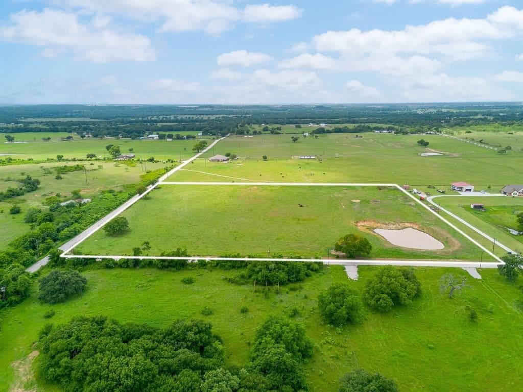 10.25 acres in Wise County