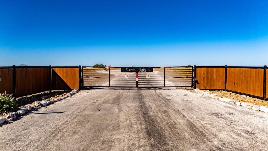 18.35 acres in Gillespie County