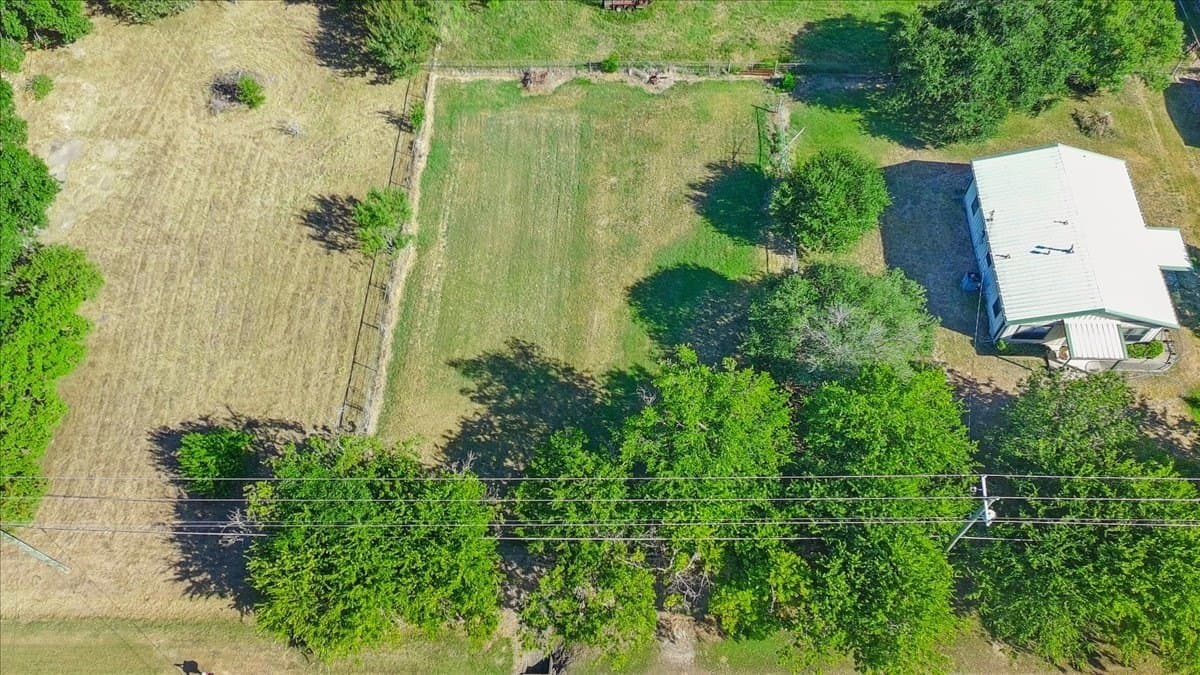 0.25 acres in Navarro County - photo 3