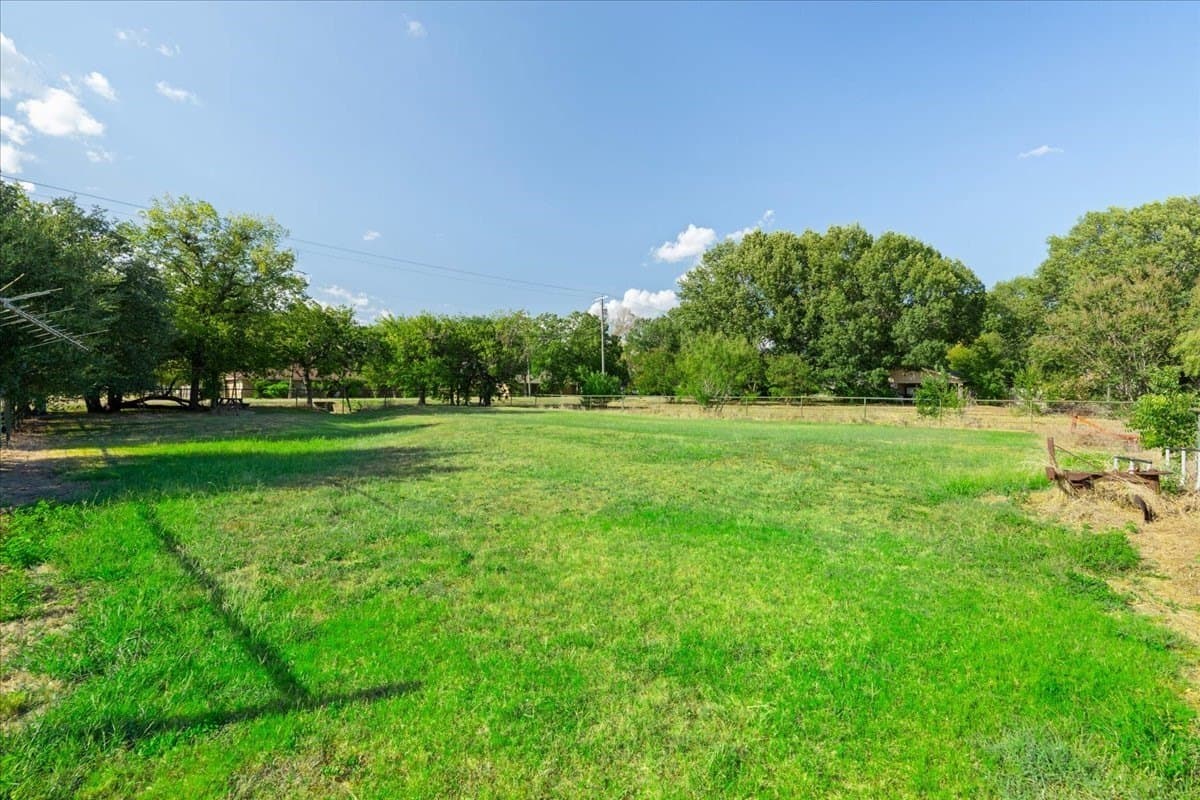 0.25 acres in Navarro County - photo 8