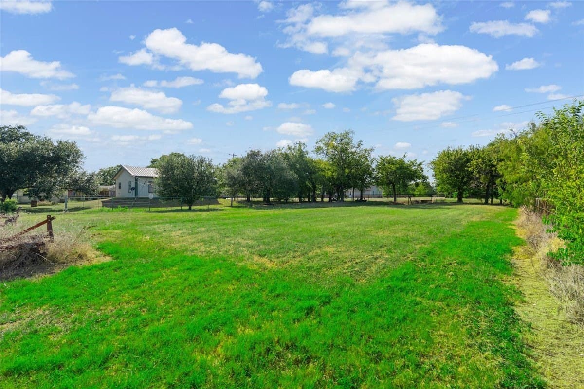 0.25 acres in Navarro County - photo 7