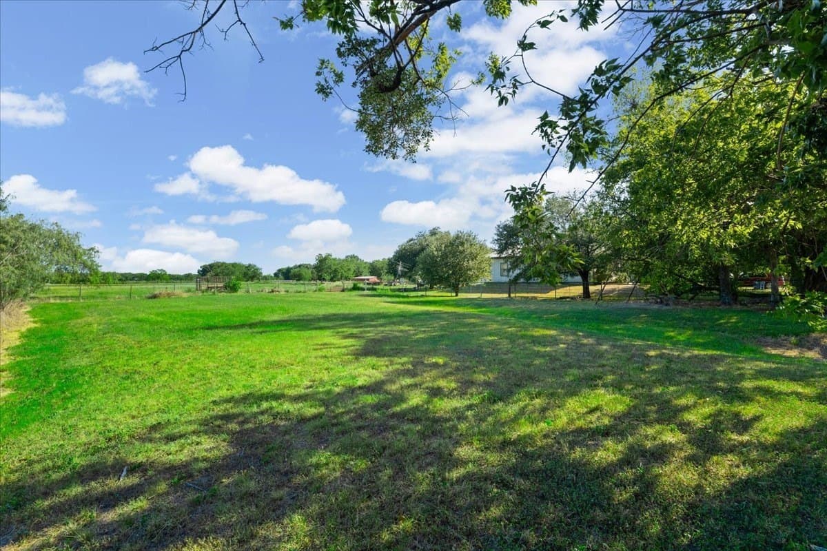 0.25 acres in Navarro County - photo 6