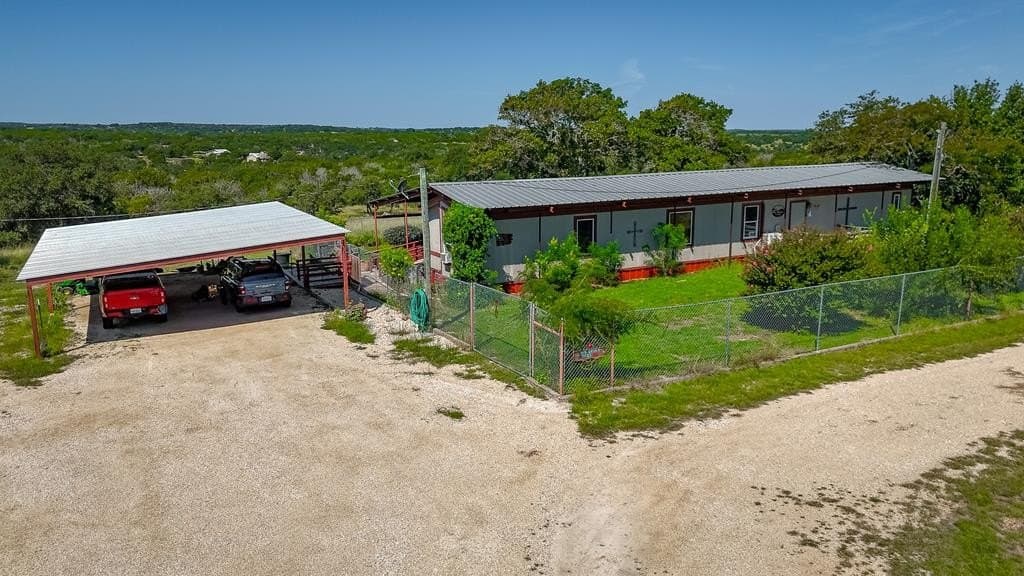 16.35 acres in Kerr County