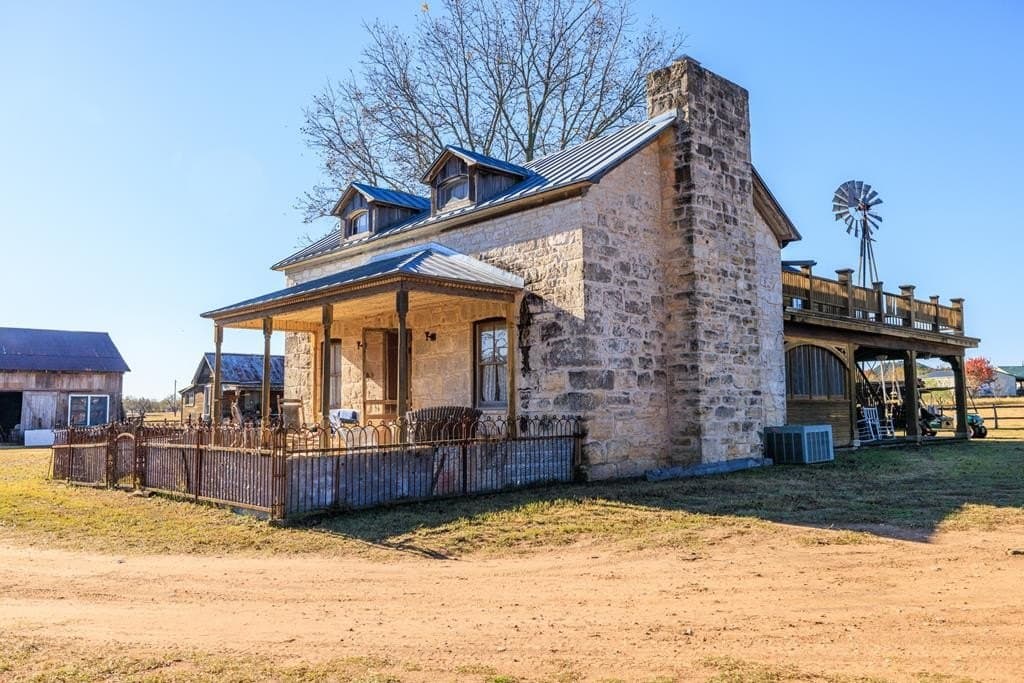 38 acres in Gillespie County gallery image 2