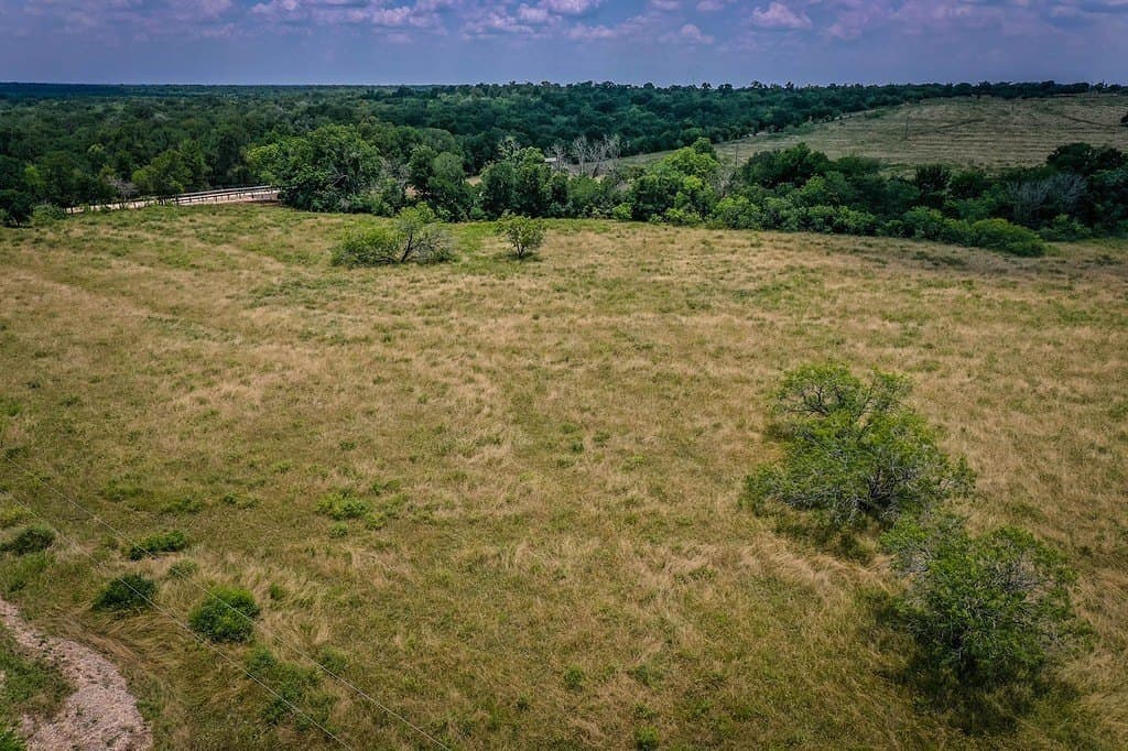 10.01 acres in Gonzales County - photo 14
