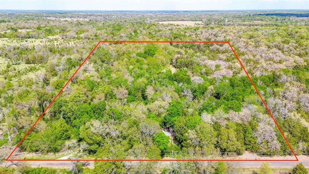 9.55 acres in Freestone County