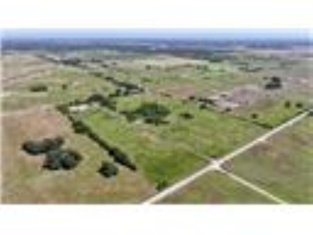 21.03 acres in Blessing Area County - photo 4