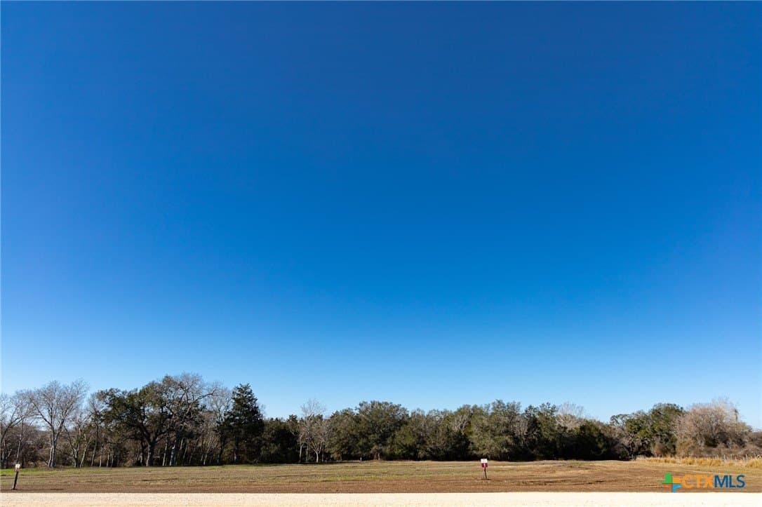 1.53 acres in Lavaca County gallery image 3