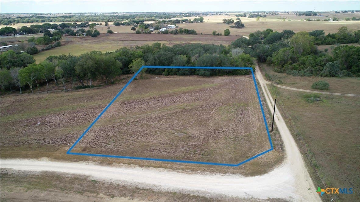 1.53 acres in Lavaca County