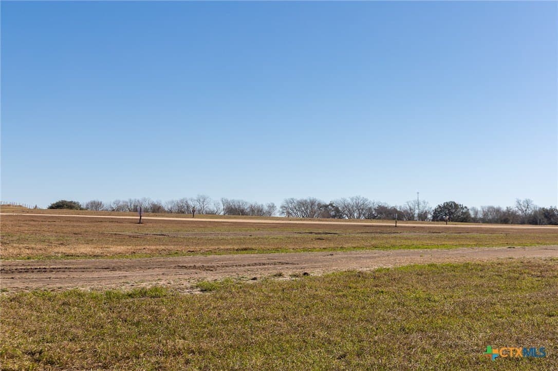 1.53 acres in Lavaca County gallery image 4