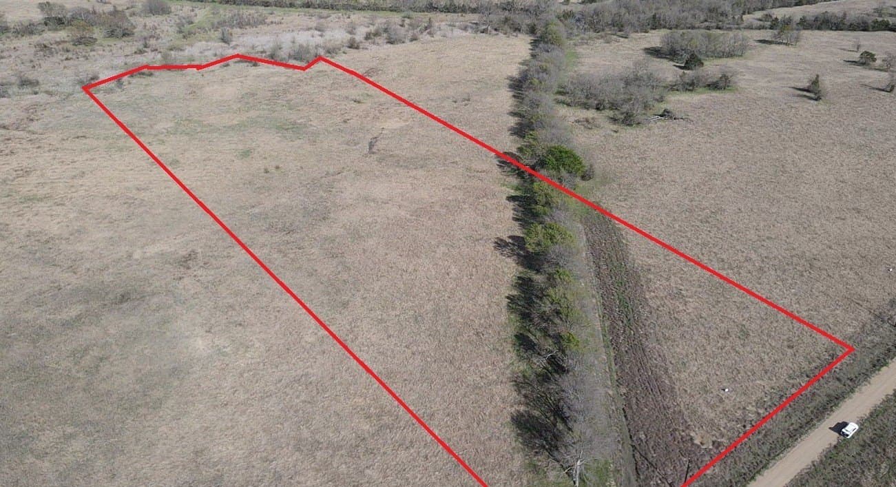 10.01 acres in Lamar County
