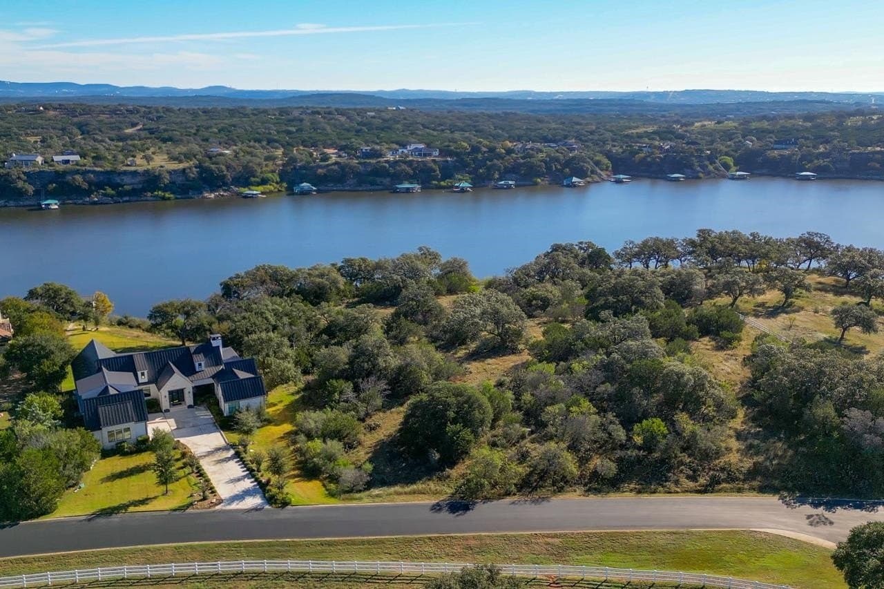 1.58 acres in Travis County gallery image 3
