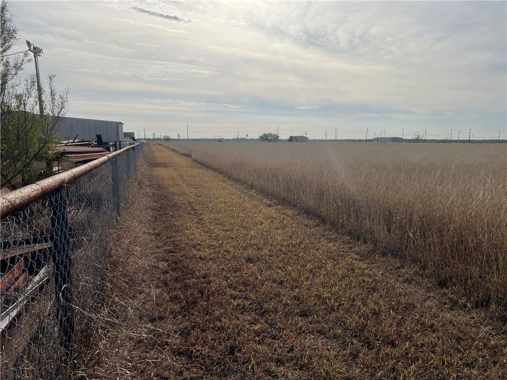 5 acres in San Patricio County - photo 18
