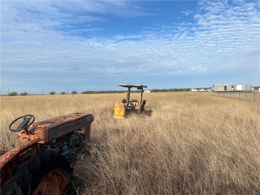 5 acres in San Patricio County - photo 9
