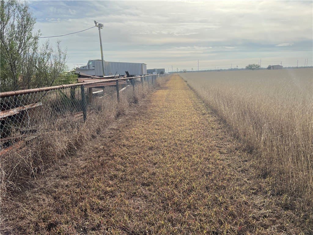 5 acres in San Patricio County - photo 17