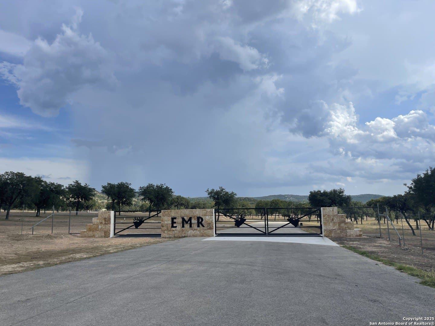 5.85 acres in Bandera County gallery image 2