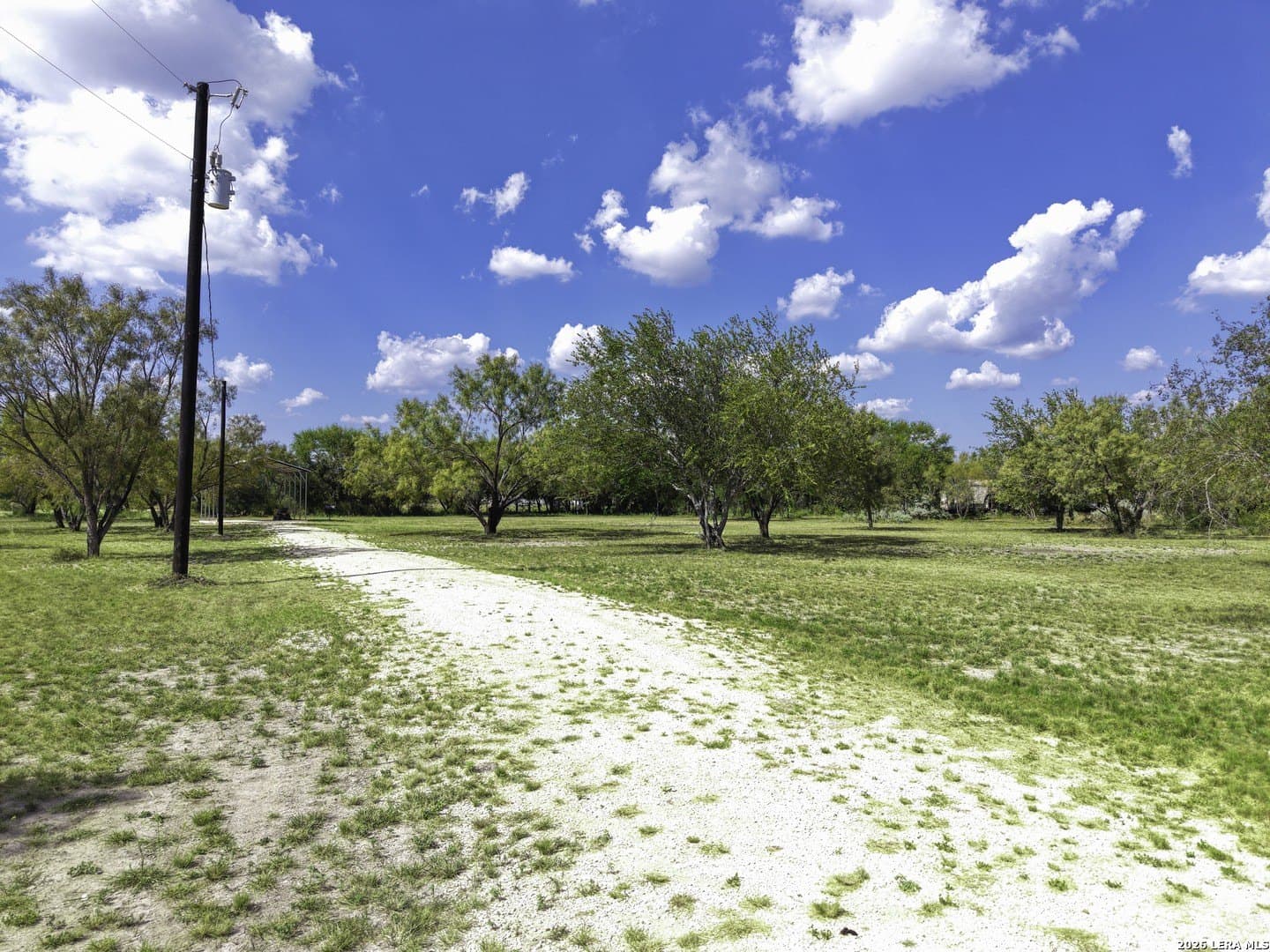 1.01 acres in Uvalde County