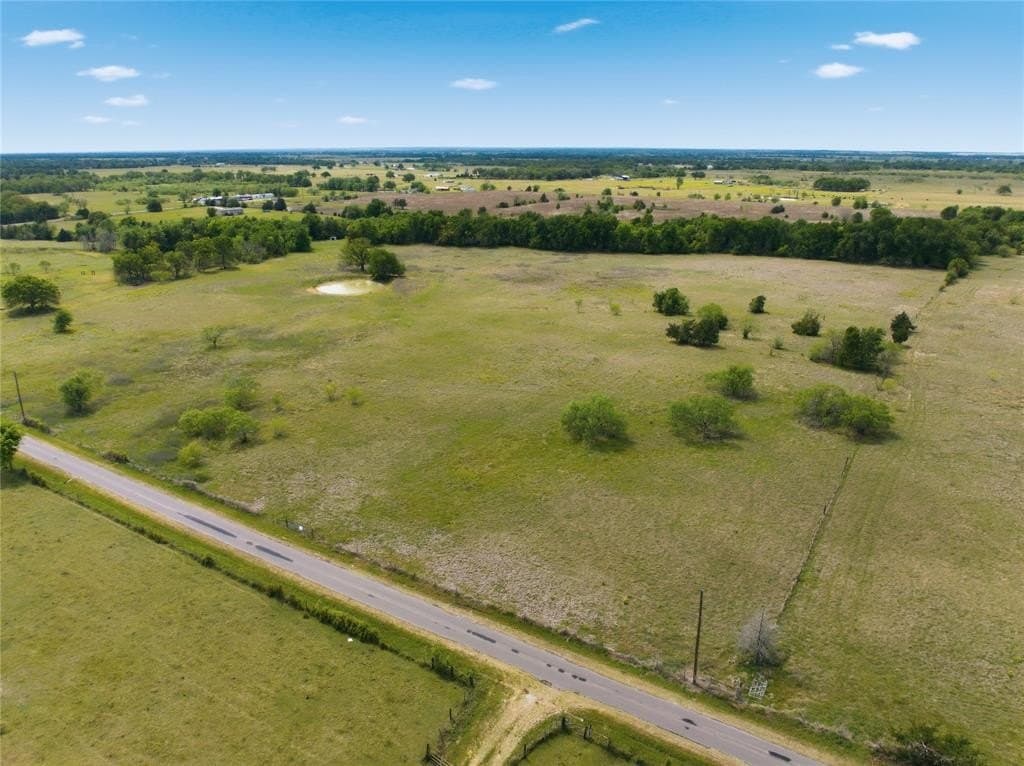 10.27 acres in Robertson County