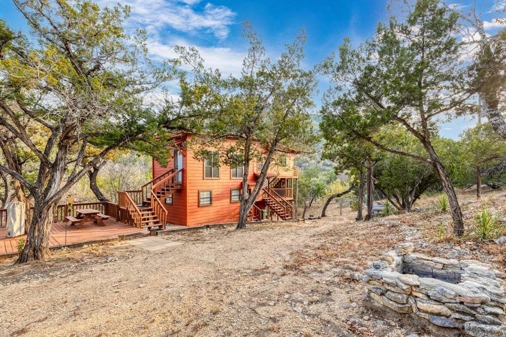 23.3 acres in Bandera County