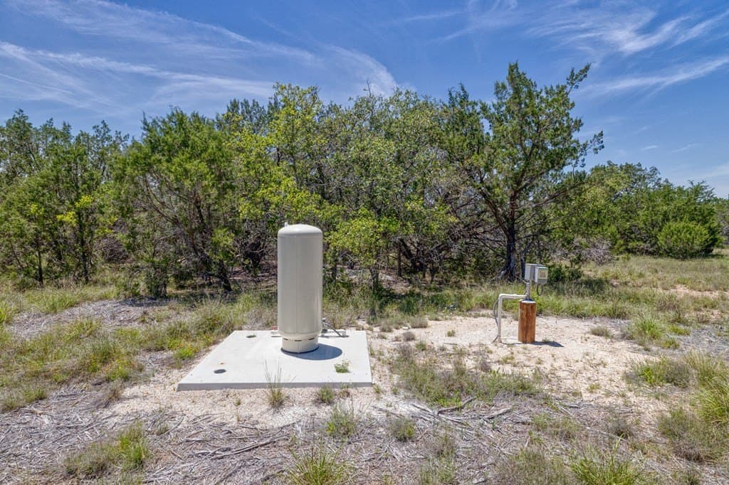 5.1 acres in Real County - photo 33